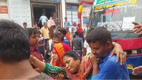 গাজীপুরে একটি পোশাক কারখানার শতাধিক শ্রমিক অসুস্থ