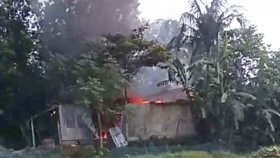 কৃষককে পিটিয়ে হত্যা, অভিযুক্তের বাড়ি পুড়িয়ে দিলো বিক্ষুব্ধরা