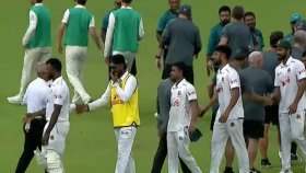 ১৮ বলে শেষ ৪ উইকেট হারিয়ে ম্যাচ বাঁচাতে পারেননি সোহানরা