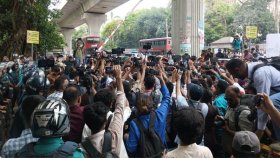 সাম্য হত্যা: মূল অভিযুক্তকে গ্রেফতারের দাবিতে শাহবাগ থানা ঘেরাও