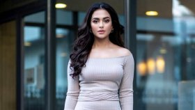 আটকের পর ডিবি কার্যালয়ে নুসরাত ফারিয়া