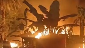 বজ্রাঘাতের আগুনে পুড়লো তুলার গুদাম