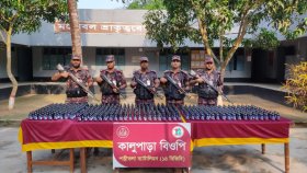 পত্নীতলায় ৬০৯ বোতল ফেনসিডিল উদ্ধার