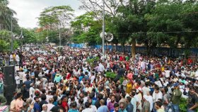 ইশরাক সমর্থকদের বিক্ষোভ, গুলিস্তানে যান চলাচল বন্ধ