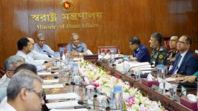 পশুর হাটের উদ্দেশে যাওয়া গাড়ি মাঝপথে থামালে ব্যবস্থা: স্বরাষ্ট্র উপদেষ্টা