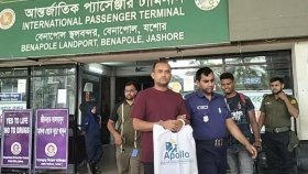চিকিৎসার জন্য ভারত যাওয়ার সময় কেন্দ্রীয় যুবলীগ নেতা গ্রেফতার