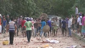 ২ দল গ্রামবাসীর সংঘর্ষে আহত শতাধিক