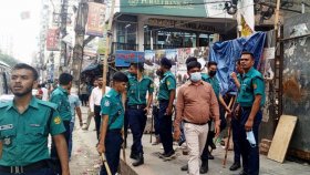 ঢাকার রাস্তায় ডিএমপির উচ্ছেদ অভিযান, গ্রেফতার ১০