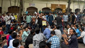 ৭ দফা দাবিতে কবি নজরুল কলেজের শিক্ষার্থীদের বিক্ষোভ