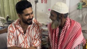 গোরখোদকের মুখোমুখি অভিনেতা