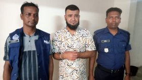 স্ত্রীকে কুপিয়ে হত্যার পর পুলিশে আত্মসমর্পণ করলেন স্বামী