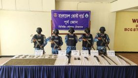মিয়ানমার থেকে বাংলাদেশে ঢোকার সময় রাইফেল-পিস্তল উদ্ধার