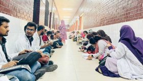 ভাতার দাবিতে কর্মবিরতিতে নিটোরের ইন্টার্ন ফিজিওথেরাপিস্টরা