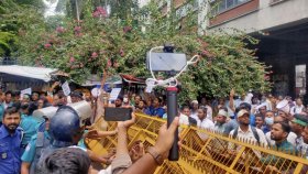 সচিবালয় অভিমুখে শিক্ষকদের পদযাত্রায় পুলিশের বাধা