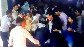 অটোপাসের দাবিতে জাতীয় বিশ্ববিদ্যালয়ের উপাচার্যের ওপর হামলা