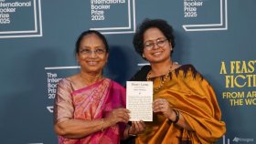 আন্তর্জাতিক বুকার পুরস্কার পেলেন কন্নড় ভাষার লেখক বানু মুশতাক