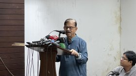 নির্বাচন নিয়ে কথা বলতে পারছেন না কেন: মান্না