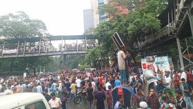 যমুনা থেকে মৎস্য ভবন পর্যন্ত সড়কে ইশরাক সমর্থকরা, যান চলাচল ব্যাহত