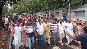ইশরাকের পক্ষে রায়ের খবরে যমুনার সামনে আনন্দের বন্যা