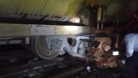 জয়পুরহাটে তেলবাহী ট্রেন লাইনচ্যুত