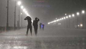 ভারতে প্রবল বৃষ্টিতে একাধিক বড় শহরে দুর্ভোগ