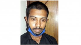 পতেঙ্গা সৈকতে ‘সন্ত্রাসী’ ঢাকাইয়া আকবর গুলিবিদ্ধ