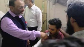 ভিসির আশ্বাসে অনশন ভাঙলেন তিন ছাত্রনেতা