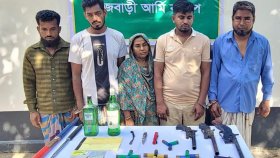 অস্ত্র-গোলাবারুদসহ ‌‘মজনু গ্রুপের’ পাঁচ ডাকাত সদস্য গ্রেফতার