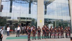 এনবিআরে অচলাবস্থা: কর্মবিরতিতে রাজস্ব কার্যক্রম স্থবির, বিজিবি-পুলিশ মোতায়েন