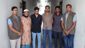 প্রতারণা করে অর্থ আত্মসাৎ, চারজন গ্রেফতার