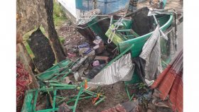 বাসের ধাক্কায় ইজিবাইক উল্টে শিশু নিহত