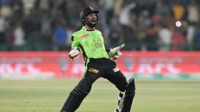 টসের ১০ মিনিট আগে পাকিস্তানে এসে লাহোরকে চ্যাম্পিয়ন করলেন রাজা