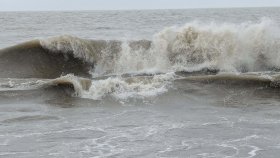 বঙ্গোপসাগর উত্তাল, পায়রা সমুদ্র বন্দরে তিন নম্বর সতর্কতা সংকেত