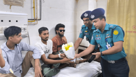 আহত জুলাই যোদ্ধাদের খোঁজ নিতে হাসপাতালে ডিএমপির প্রতিনিধিদল