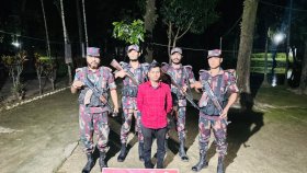 চোরাচালানের জন্য ভারতে প্রবেশের সময় যুবক আটক