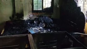 সাবেক চেয়ারম্যান বীর মুক্তিযোদ্ধার বাড়িতে হামলা-ভাঙচুরের পর অগ্নিসংযোগ