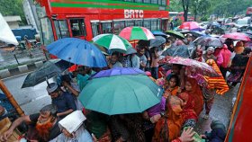 দিনভর বৃষ্টি, রাজধানীতে তীব্র যানজট