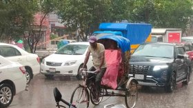 দিনভর বৃষ্টি, রাজধানীতে তীব্র যানজট