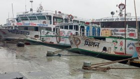 বরিশাল থেকে ছোট লঞ্চ চলাচল বন্ধ