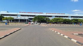 বৈরী আবহাওয়ার কারণে ঢাকার চার ফ্লাইট নামলো চট্টগ্রামে