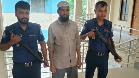 হাটে অতিরিক্ত খাজনা আদায়, সেনাবাহিনীর হাতে বহিষ্কৃত বিএনপি নেতা আটক
