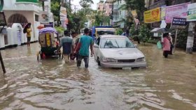 সিলেটের সীমান্তবর্তী এলাকায় প্রস্তুত আশ্রয়কেন্দ্র, প্লাবিত নগরী