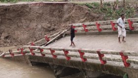 ধসে পড়েছে ব্রিজ, দুর্ভোগে অর্ধ লাখ মানুষ