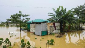 উখিয়ায় মাটির দেয়াল ধসে রোহিঙ্গা যুবকের মৃত্যু, পানিবন্দি দেড় হাজার পরিবার