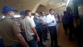 কমলাপুরে ঘরমুখো মানুষের ভিড়, বিনা টিকিটে ভ্রমণের বিরুদ্ধে জিরো টলারেন্স
