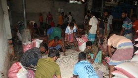 ট্যানারিতে পাওনা ২৫ কোটি টাকা, চামড়া কেনা নিয়ে দুশ্চিন্তায় চট্টগ্রামের ব্যবসায়ীরা