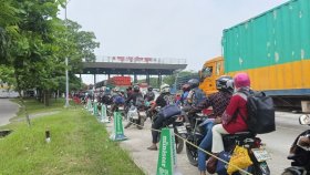 ঢাকা-মাওয়া এক্সপ্রেসওয়েতে ৭ কিলোমিটার এলাকায় যানবাহনের ধীরগতি