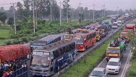 উত্তরের পথে তীব্র যানজট, মানুষের ভোগান্তি