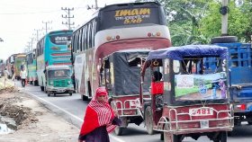 ঢাকা-ময়মনসিংহ মহাসড়কে ‘পিঁপড়ার গতিতে’ চলছে গাড়ি, বিপাকে ঘরমুখো মানুষ