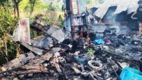ঈদের দিনে বসতঘরে আগুন, দগ্ধ বাবা-মেয়ে